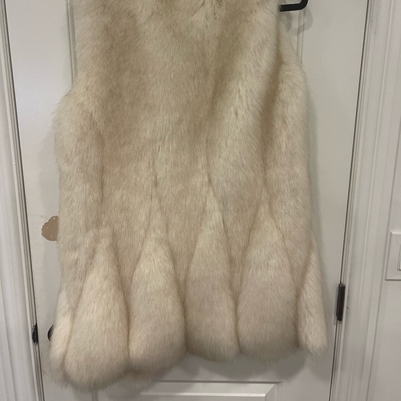 BCBG Fur Vest - Picture 6 of 8